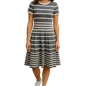 🛍️ 3/$25 EUC GABBY SKYE Fit & Flare Knit Striped Dress Size Small (S)